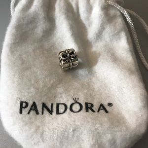 Pandora Present charm